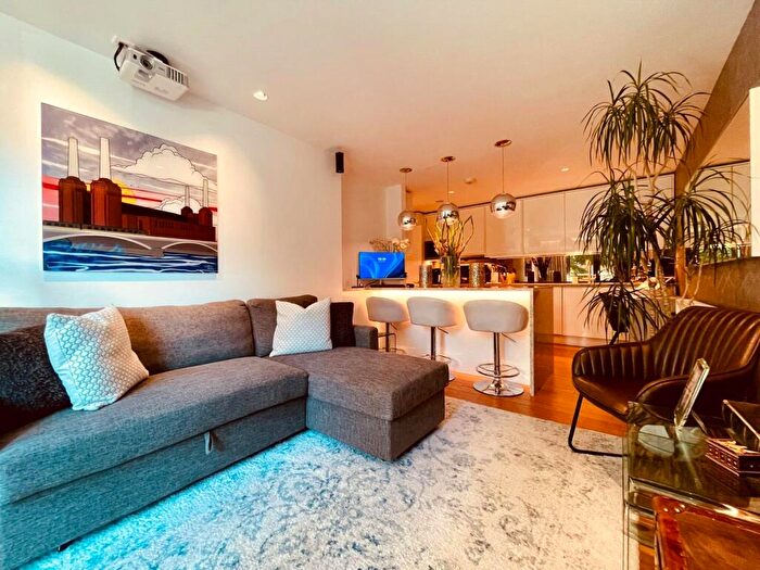 2 Bedroom Apartment To Rent In Gwynne Road, Battersea, London, SW11