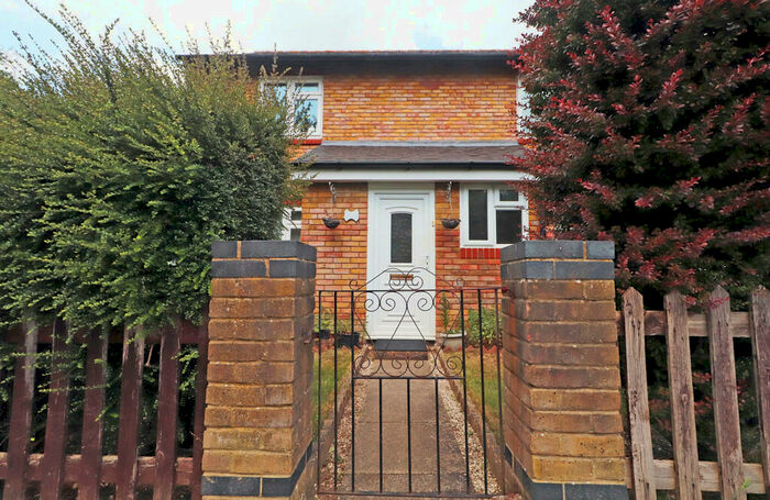 3 Bedroom Semi-Detached House To Rent In Water Lane, Farnborough, GU14