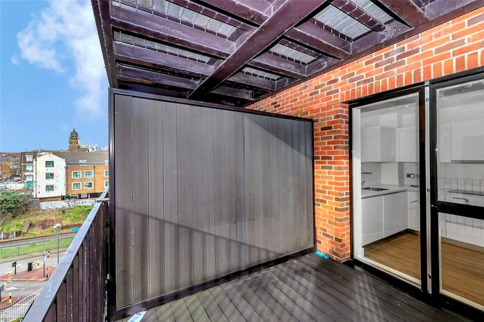 2 Bedroom Flat To Rent In Martel Place, London, E8