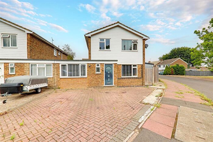 5 Bedroom Link Detached House For Sale In Lyn Road, Worthing, BN13