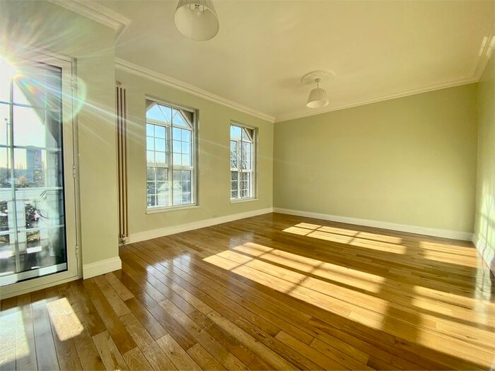 3 Bedroom Flat To Rent In Teignmouth Gardens, Perivale, Greenford, Greater London UB6