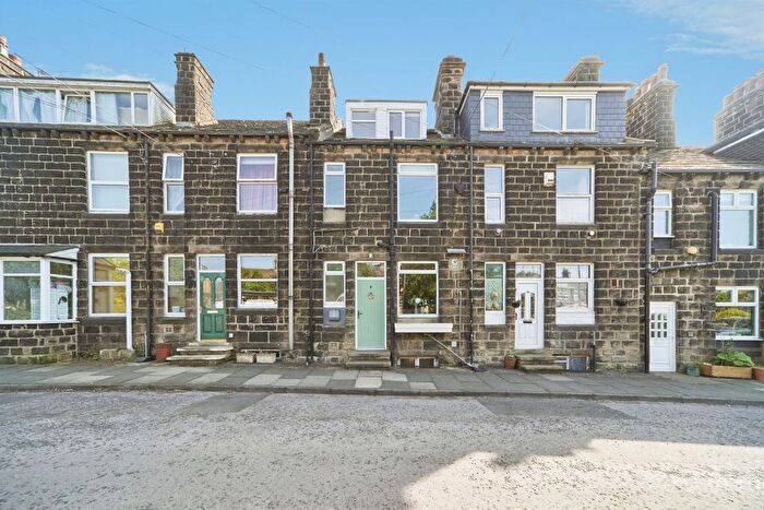4 Bedroom Terraced House For Sale In South View Terrace, Yeadon, Leeds, LS19