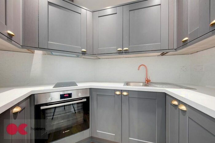 2 Bedroom Flat To Rent In Station Square, Gidea Park, Romford, RM2