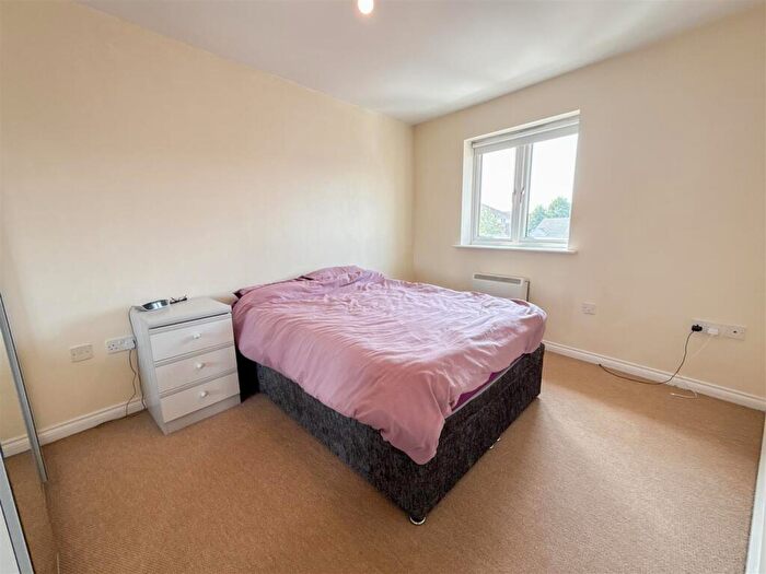 2 Bedroom Flat For Sale In Grebe Close, Dunston, Gateshead, NE11