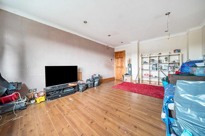 2 Bedroom Apartment For Sale In Sommerville Close, Faversham, ME13