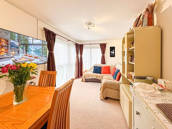 1 Bedroom Flat To Rent In Laburnham Close, High Barnet, EN5