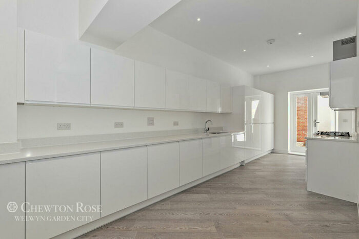 2 Bedroom Apartment For Sale In The Frythe, Welwyn, AL6