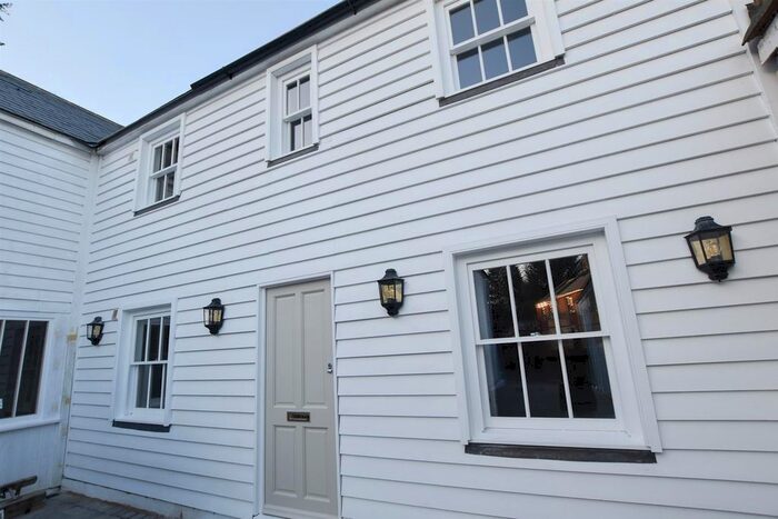 3 Bedroom Semi-Detached House To Rent In Gillsmans Hill, St. Leonards, TN38