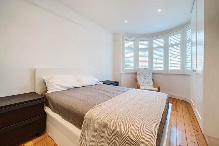 3 Bedroom Terraced House For Sale In West Oxford City, Oxfordshire, OX2