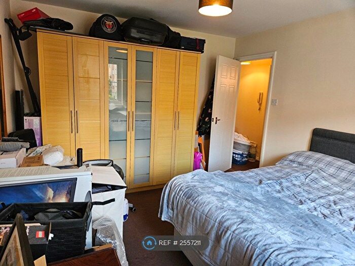 2 Bedroom Flat To Rent In Labrador Quay, Salford, M50