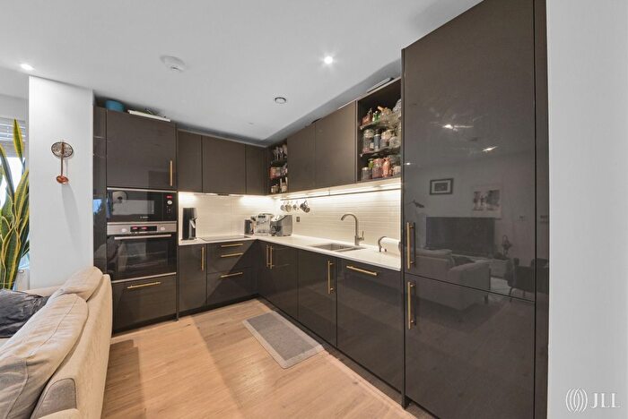 2 Bedroom Flat To Rent In Mary Neuner Road, London, N8