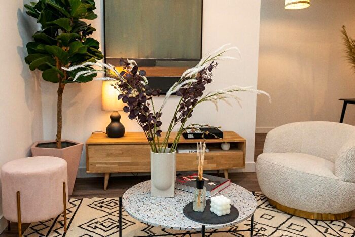 1 Bedroom Flat To Rent In Town Hall Annexe, London, E6