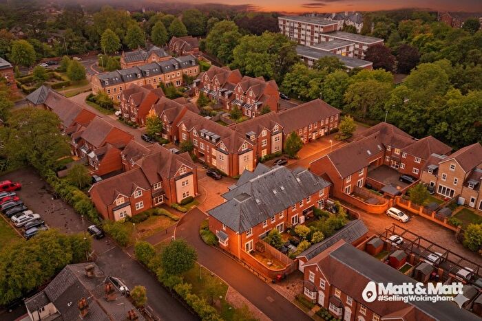 2 Bedroom Flat For Sale In Haden Square, Reading, Berkshire, RG1