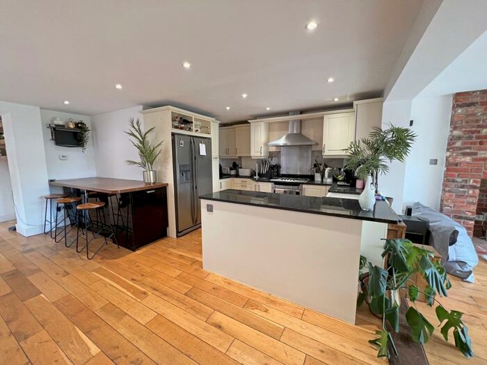 4 Bedroom Bungalow To Rent In Spicers Hill, Hounsdown, SO40