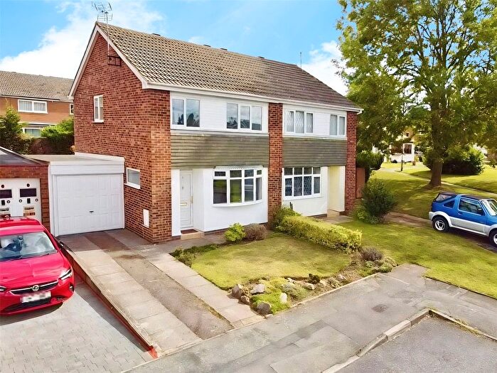 3 Bedroom Semi-detached House For Sale In Carpenters Close, Burbage, Hinckley, Leicestershire, LE10