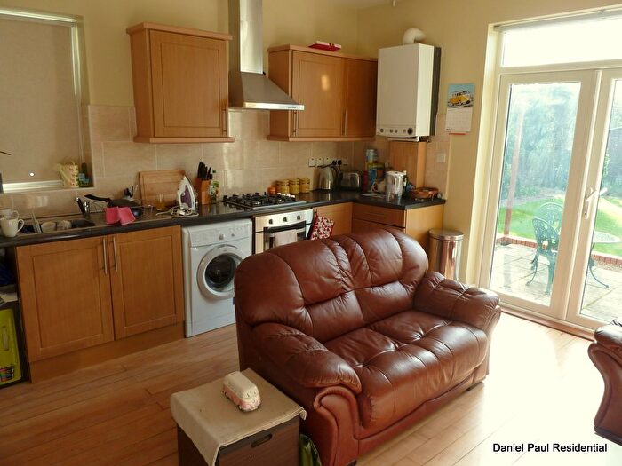 1 Bedroom Flat To Rent In Gordon Road, Ealing, London, W5