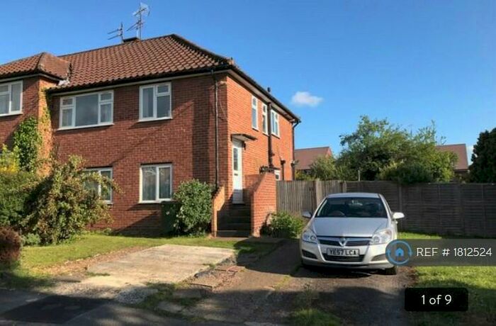 2 Bedroom Maisonette To Rent In Brunel Road, Berkshire, SL6