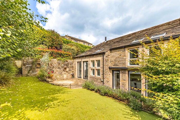 4 Bedroom House For Sale In Arrunden Lane, Cartworth Moor, Holmfirth, HD9