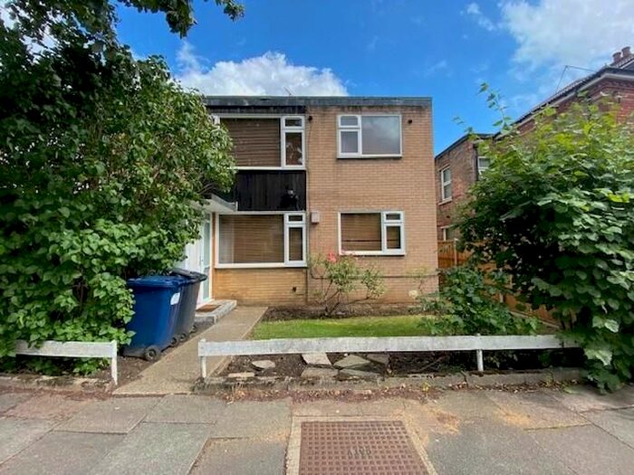 2 Bedroom Maisonette To Rent In Bibsworth Road, London, N3