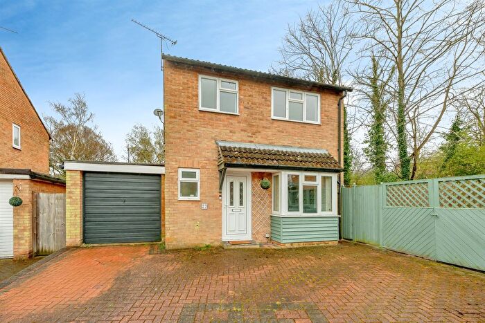 4 Bedroom Detached House For Sale In Fulham Close, Crawley, RH11