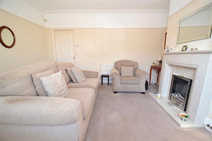 3 Bedroom Terraced House For Sale In Delph Terrace, Clayton, Bradford, BD14