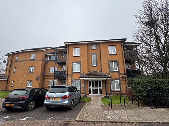 2 Bedroom Apartment For Sale In Spinnaker Close, Barking, IG11