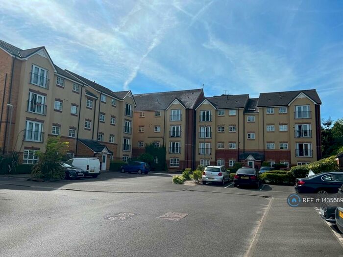 2 Bedroom Flat To Rent In Bowdon Court, Manchester, M16