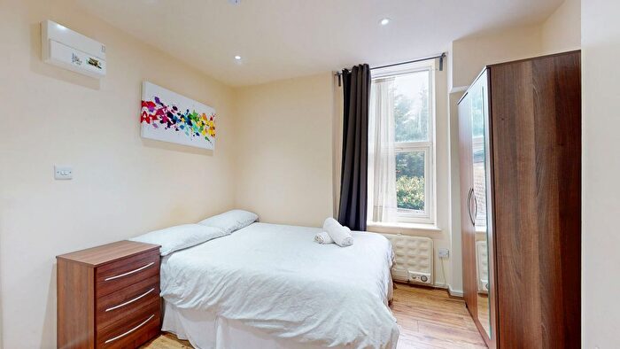 Studio To Rent In High Road, London, NW10