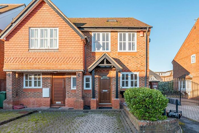 3 Bedroom Semi-Detached House To Rent In Hobson Road, OX2