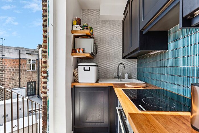 2 Bedroom Flat To Rent In Kings Court, Hamlet Gardens, W6