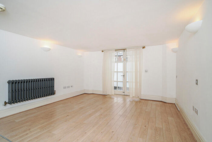Studio To Rent In Battersea Park Road, London, SW11