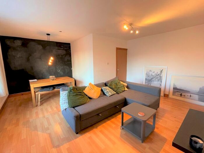 3 Bedroom Flat To Rent In My Street, Salford M5