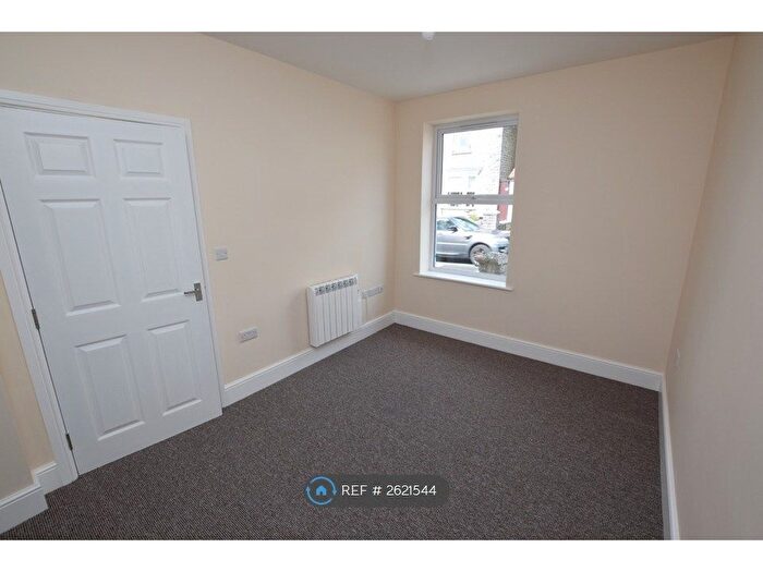 1 Bedroom Flat To Rent In Vestry Road, Street, BA16