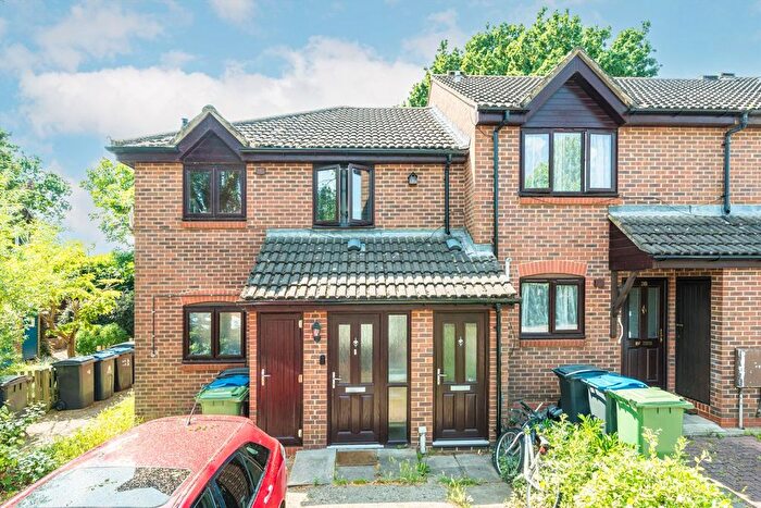 1 Bedroom Flat To Rent In Gladstone Road, Kingston, KT1