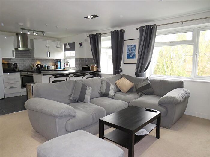 2 Bedroom Flat To Rent In Leam Terrace, Leamington Spa, CV31