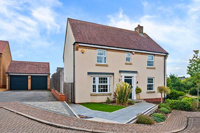 4 Bedroom Detached House For Sale In Oulton Close, Burton Latimer, NN15