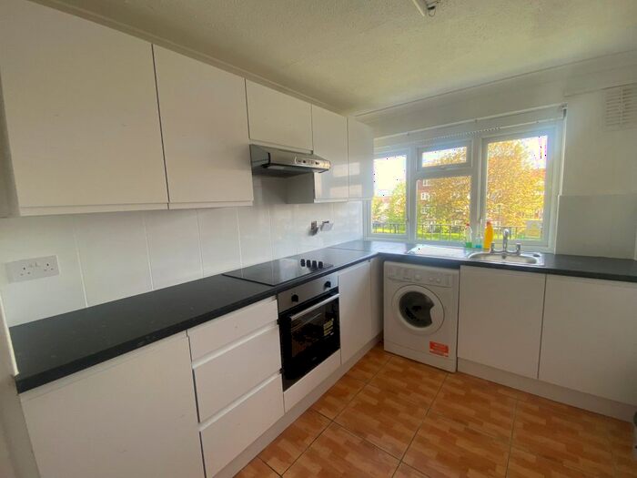 3 Bedroom Flat To Rent In Jeremys Green, London, N18
