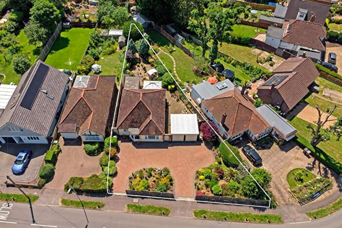3 Bedroom Detached Bungalow For Sale In Green Lane, St. Albans, AL3