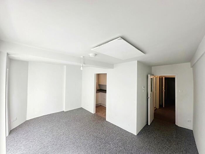 1 Bedroom Flat To Rent In Town Centre, GL5