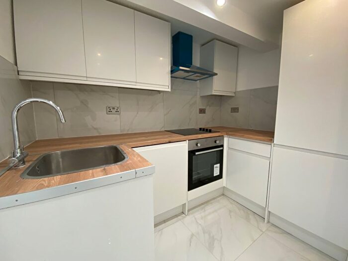 Studio To Rent In Braydon Road, London, N16