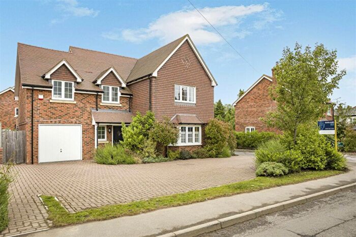4 Bedroom Detached House For Sale In Dene Close, Playhatch, Reading, RG4