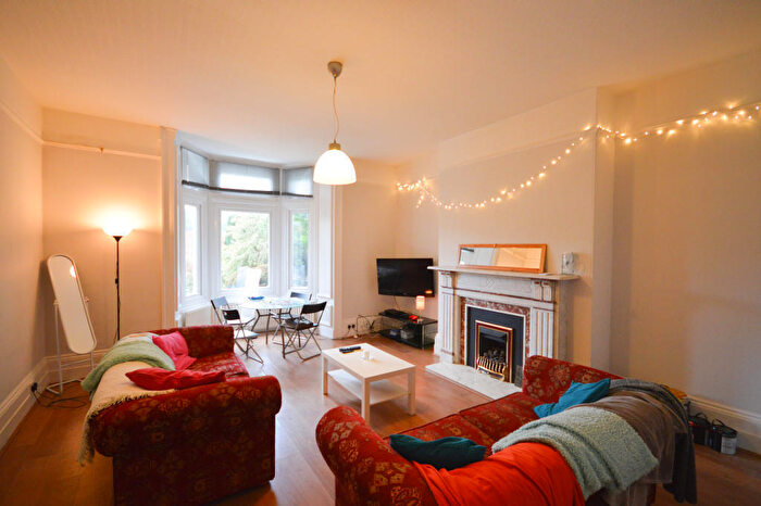 4 Bedroom Apartment To Rent In £pppw - Osborne Avenue, Jesmond, NE2
