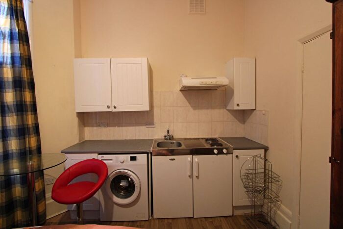 Studio To Rent In Riggindale Road, Streatham/Tooting, SW16