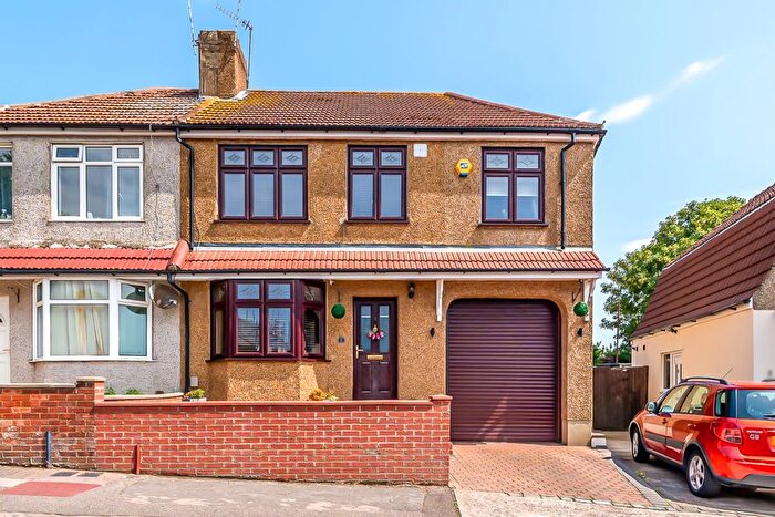 4 Bedroom Semi Detached House For Sale In Dryhill Road, Belvedere, Kent, DA17