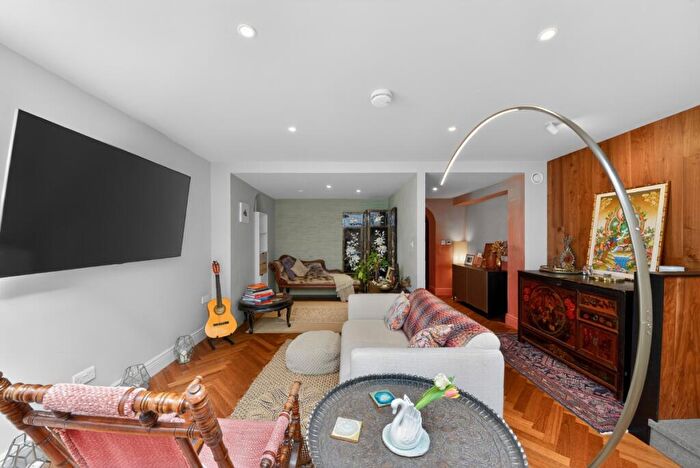 1 Bedroom Flat For Sale In Peto Place Regents Park, NW1