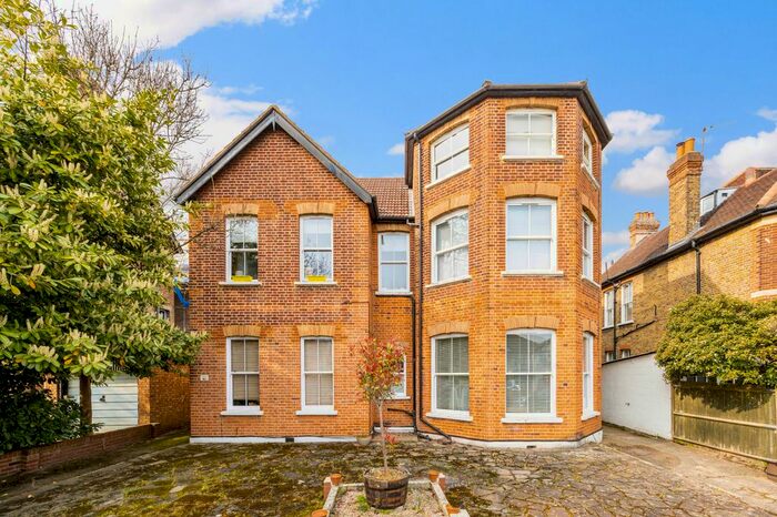 Studio To Rent In Avenue South, Surbiton, KT5