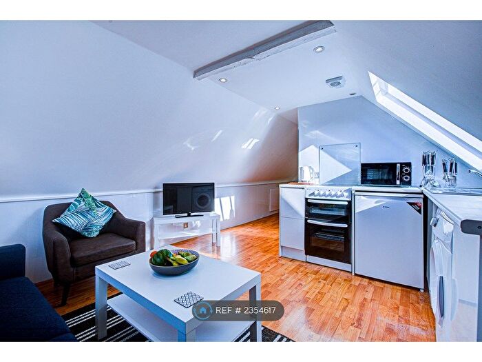 1 Bedroom Flat To Rent In High Street, Brentwood, CM14