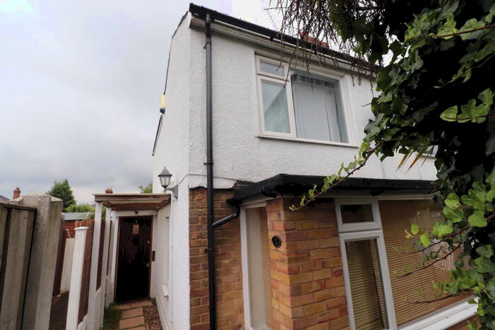 2 Bedroom Semi-Detached House To Rent In Central Brentwood, CM14