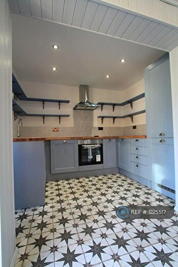 4 Bedroom Semi-Detached House To Rent In Avenue Road, Southampton, SO14