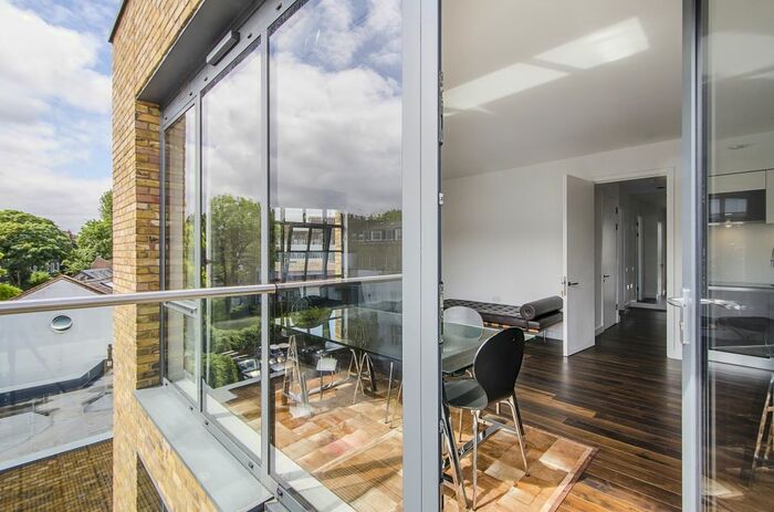 2 Bedroom Flat To Rent In Porteus Place, London, SW4